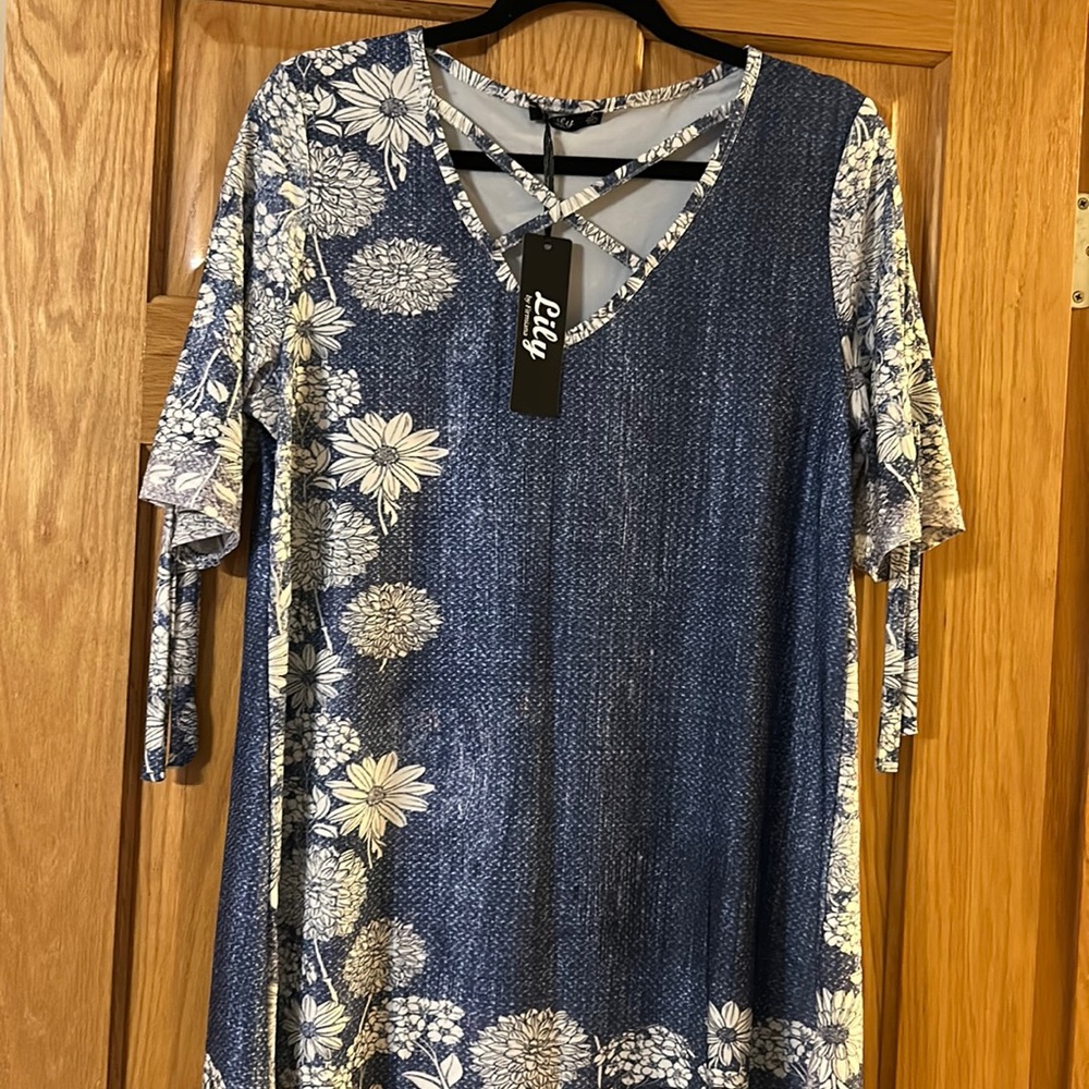 Blue and white tunic top size large
